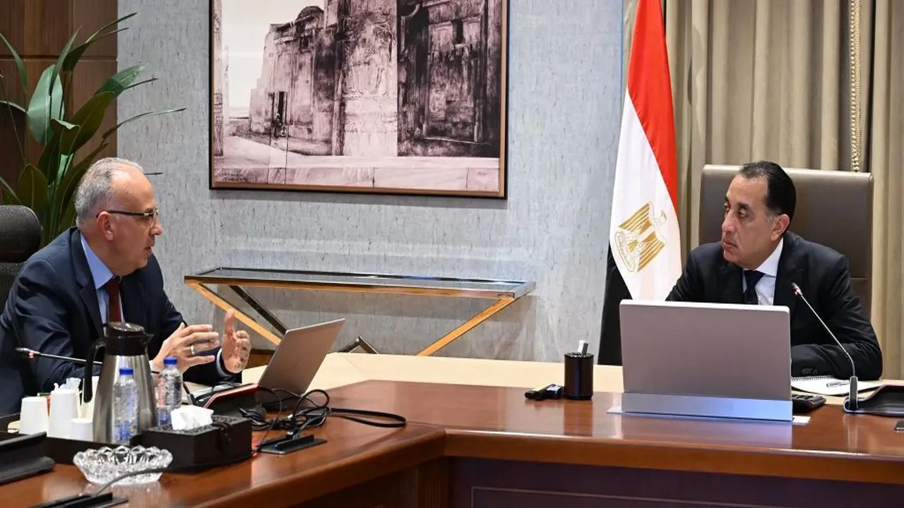 خطة تحسينات شاملة.. وزير الري يستعرض إجراءات جديدة لمنظومة توزيع المياه